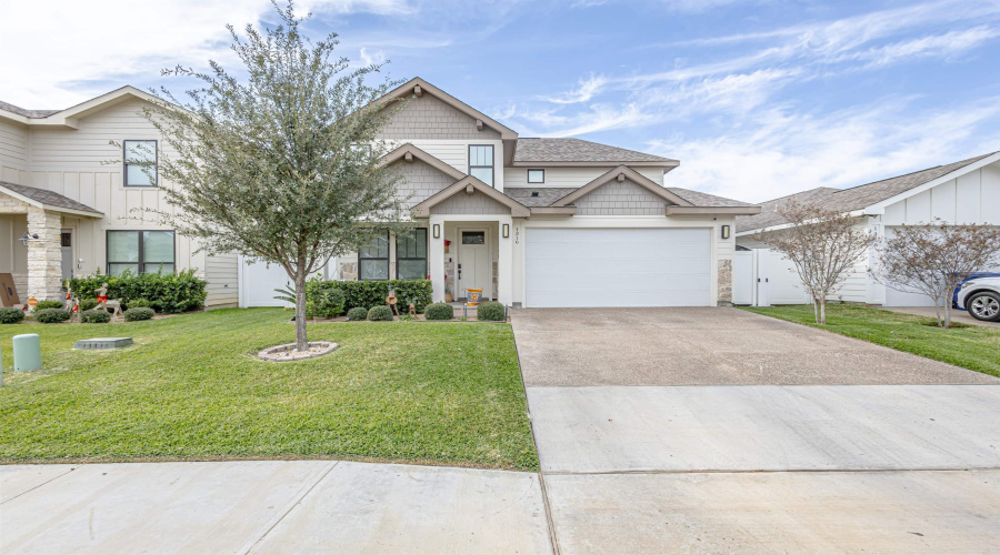 1316 Sambar Lp, Laredo, Texas 78045, 5 Bedrooms Bedrooms, 9 Rooms Rooms,3 BathroomsBathrooms,Residential,For Sale,1316 Sambar Lp,20262943