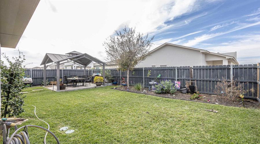 1316 Sambar Lp, Laredo, Texas 78045, 5 Bedrooms Bedrooms, 9 Rooms Rooms,3 BathroomsBathrooms,Residential,For Sale,1316 Sambar Lp,20262943
