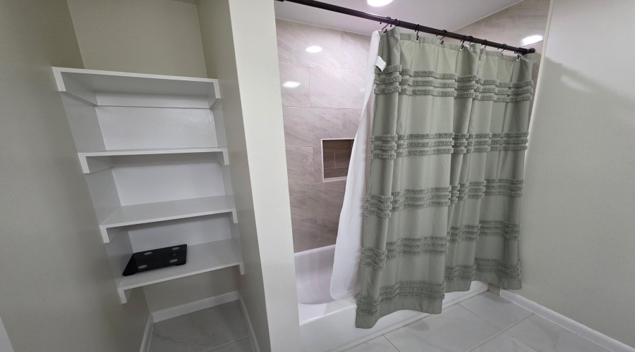 1413 El Caporal Dr., Laredo, Texas 78043, 3 Bedrooms Bedrooms, 5 Rooms Rooms,2 BathroomsBathrooms,Residential,For Rent,1413 El Caporal Dr.,20262950