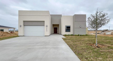 1413 El Caporal Dr., Laredo, Texas 78043, 3 Bedrooms Bedrooms, 5 Rooms Rooms,2 BathroomsBathrooms,Residential,For Rent,1413 El Caporal Dr.,20262950 1413 El Caporal Dr., Laredo, Texas 78043, 3 Bedrooms Bedrooms, 5 Rooms Rooms,2 BathroomsBathrooms,Residential,For Rent,1413 El Caporal Dr.,20262950