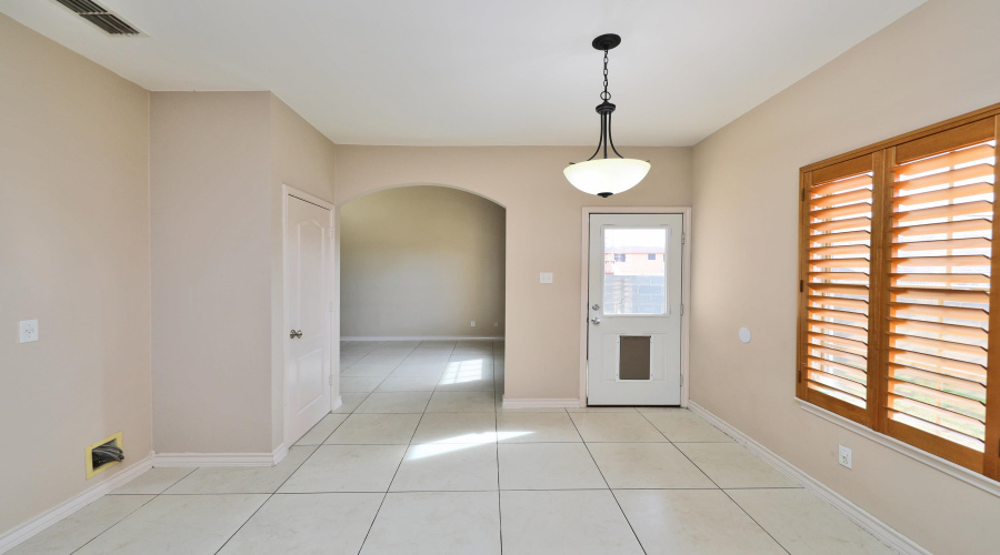 510 Shiloh Dr, Laredo, Texas 78045, 3 Bedrooms Bedrooms, 5 Rooms Rooms,2 BathroomsBathrooms,Residential,For Rent,510 Shiloh Dr,20262957