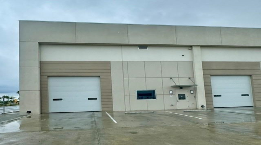 5602 Bob Bullock Lp, Laredo, Texas 78041, 1 Bedroom Bedrooms, 6 Rooms Rooms,1 BathroomBathrooms,Commercial/industrial,For Rent,5602 Bob Bullock Lp,20262952
