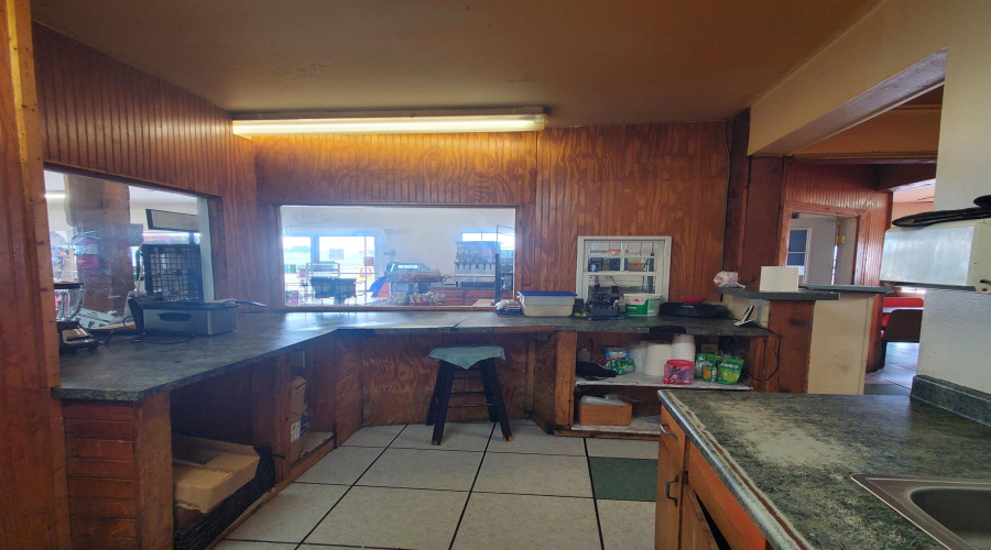 3001 E Saunders St, Laredo, Texas 78043, 1 Room Rooms,2 BathroomsBathrooms,Commercial retail/office,For Sale,3001 E Saunders St,20262965