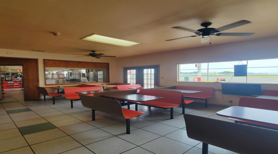3001 E Saunders St, Laredo, Texas 78043, 1 Room Rooms,2 BathroomsBathrooms,Commercial retail/office,For Sale,3001 E Saunders St,20262965