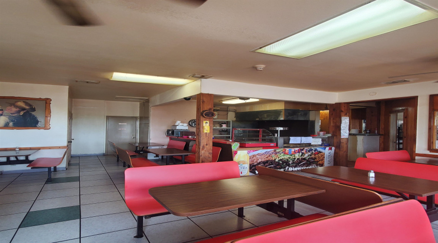 3001 E Saunders St, Laredo, Texas 78043, 1 Room Rooms,2 BathroomsBathrooms,Commercial retail/office,For Sale,3001 E Saunders St,20262965