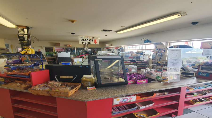 3001 E Saunders St, Laredo, Texas 78043, 1 Room Rooms,2 BathroomsBathrooms,Commercial retail/office,For Sale,3001 E Saunders St,20262965