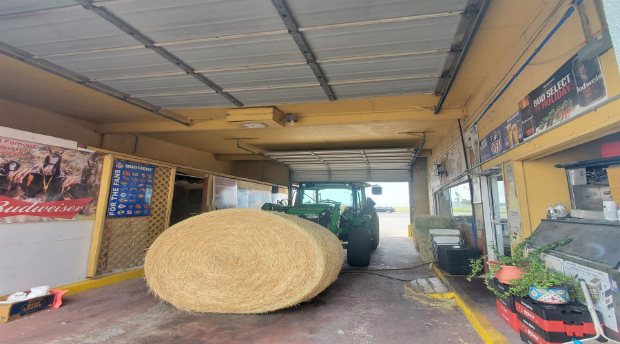 3001 E Saunders St, Laredo, Texas 78043, 1 Room Rooms,2 BathroomsBathrooms,Commercial retail/office,For Sale,3001 E Saunders St,20262965