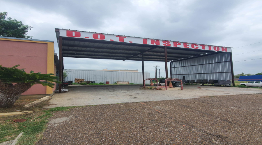3001 E Saunders St, Laredo, Texas 78043, 1 Room Rooms,2 BathroomsBathrooms,Commercial retail/office,For Sale,3001 E Saunders St,20262965