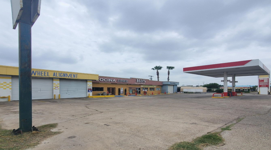 3001 E Saunders St, Laredo, Texas 78043, 1 Room Rooms,2 BathroomsBathrooms,Commercial retail/office,For Sale,3001 E Saunders St,20262965