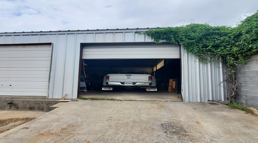 3001 E Saunders St, Laredo, Texas 78043, 1 Room Rooms,2 BathroomsBathrooms,Commercial retail/office,For Sale,3001 E Saunders St,20262965