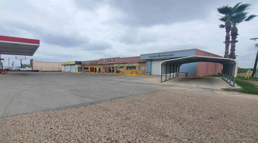 3001 E Saunders St, Laredo, Texas 78043, 1 Room Rooms,2 BathroomsBathrooms,Commercial retail/office,For Sale,3001 E Saunders St,20262965