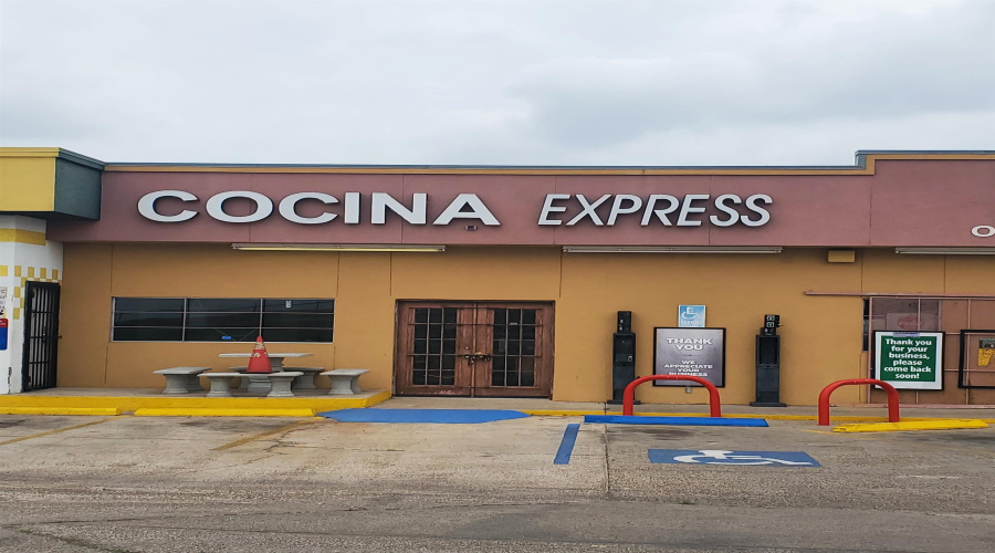 3001 E Saunders St, Laredo, Texas 78043, 1 Room Rooms,2 BathroomsBathrooms,Commercial retail/office,For Sale,3001 E Saunders St,20262965