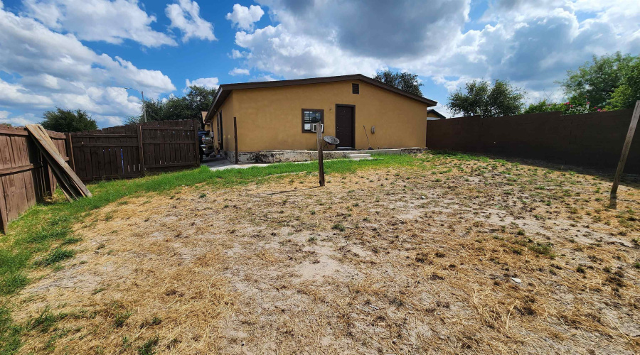 301 Soria Dr, laredo, Texas 78046, ,Multi-family,For Sale,301 Soria Dr,20262959