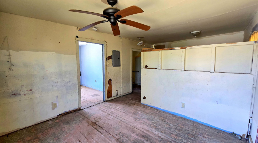 605 Lyon St, Laredo, Texas 78040-5249, 3 Bedrooms Bedrooms, 5 Rooms Rooms,1 BathroomBathrooms,Residential,For Sale,605 Lyon St,20262961