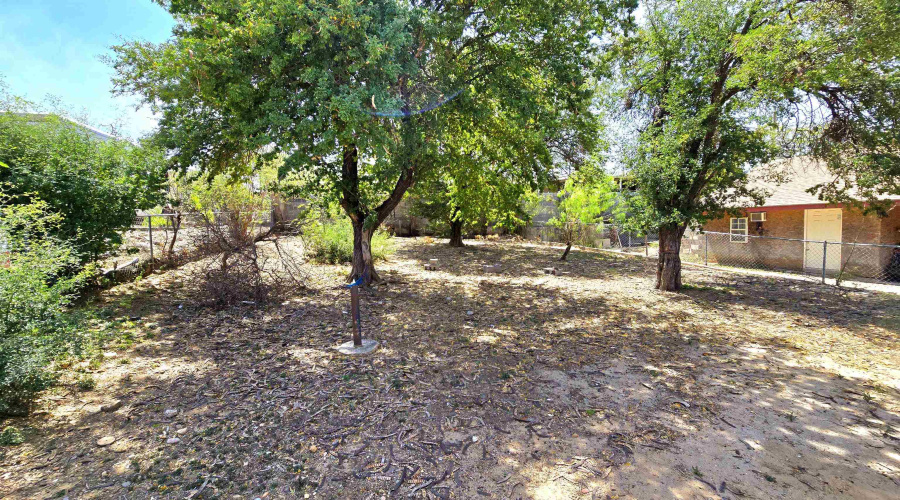 605 Lyon St, Laredo, Texas 78040-5249, 3 Bedrooms Bedrooms, 5 Rooms Rooms,1 BathroomBathrooms,Residential,For Sale,605 Lyon St,20262961