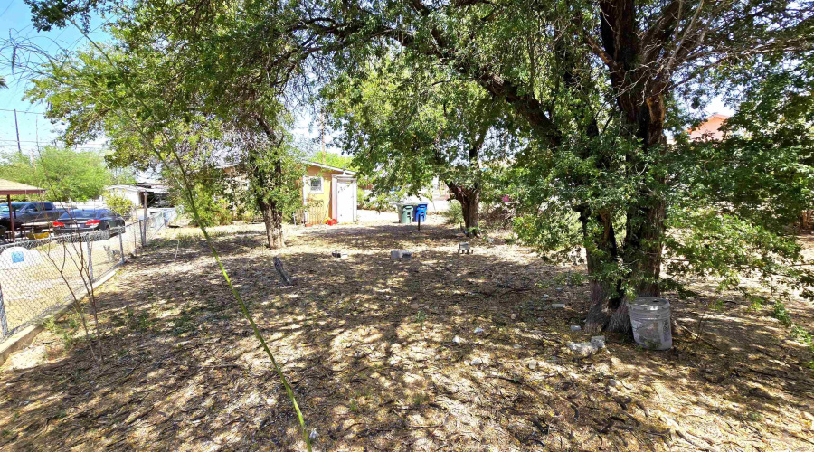 605 Lyon St, Laredo, Texas 78040-5249, 3 Bedrooms Bedrooms, 5 Rooms Rooms,1 BathroomBathrooms,Residential,For Sale,605 Lyon St,20262961