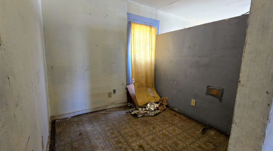 605 Lyon St, Laredo, Texas 78040-5249, 3 Bedrooms Bedrooms, 5 Rooms Rooms,1 BathroomBathrooms,Residential,For Sale,605 Lyon St,20262961