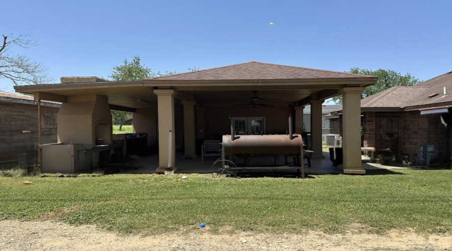 1407 N Cedar Ave, Hebbronville, Texas 78361, 4 Bedrooms Bedrooms, 7 Rooms Rooms,2 BathroomsBathrooms,Residential,For Sale,1407 N Cedar Ave,20262962