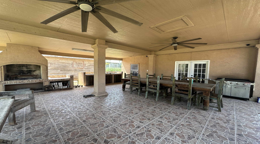 1407 N Cedar Ave, Hebbronville, Texas 78361, 4 Bedrooms Bedrooms, 7 Rooms Rooms,2 BathroomsBathrooms,Residential,For Sale,1407 N Cedar Ave,20262962