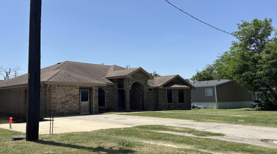 1407 N Cedar Ave, Hebbronville, Texas 78361, 4 Bedrooms Bedrooms, 7 Rooms Rooms,2 BathroomsBathrooms,Residential,For Sale,1407 N Cedar Ave,20262962