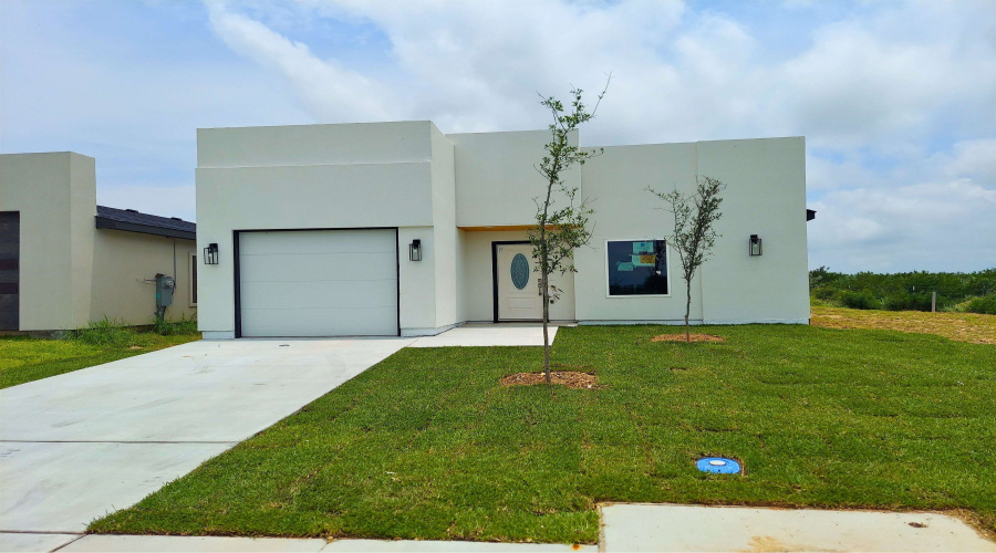 6701 El Freno, Laredo, Texas 78046, 3 Bedrooms Bedrooms, 5 Rooms Rooms,2 BathroomsBathrooms,Residential,For Sale,6701 El Freno,20262964