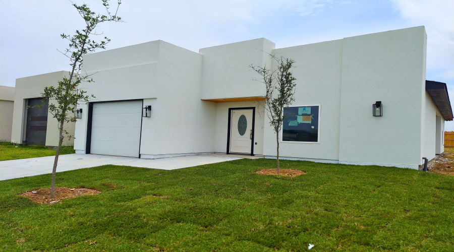 6701 El Freno, Laredo, Texas 78046, 3 Bedrooms Bedrooms, 5 Rooms Rooms,2 BathroomsBathrooms,Residential,For Sale,6701 El Freno,20262964