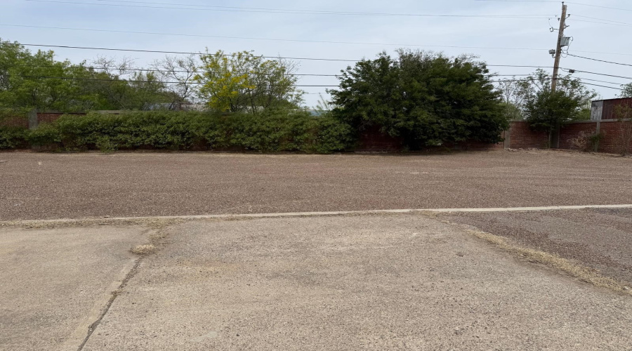117 Flecha Ln, Laredo, Texas 78045, 1 Bedroom Bedrooms, 6 Rooms Rooms,3 BathroomsBathrooms,Commercial/industrial,For Rent,117 Flecha Ln,20262971