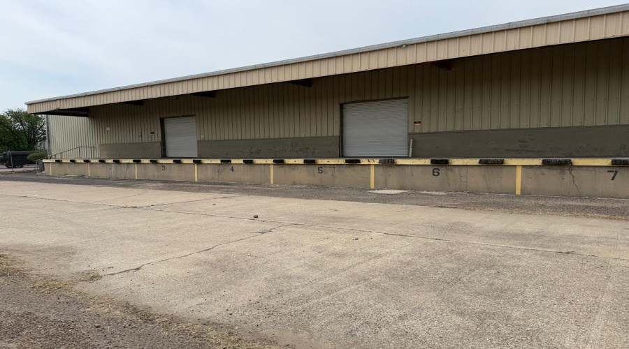 117 Flecha Ln, Laredo, Texas 78045, 1 Bedroom Bedrooms, 6 Rooms Rooms,3 BathroomsBathrooms,Commercial/industrial,For Rent,117 Flecha Ln,20262971