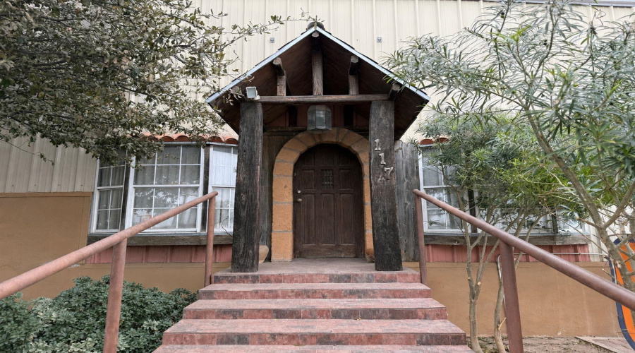 117 Flecha Ln, Laredo, Texas 78045, 1 Bedroom Bedrooms, 6 Rooms Rooms,3 BathroomsBathrooms,Commercial/industrial,For Rent,117 Flecha Ln,20262971