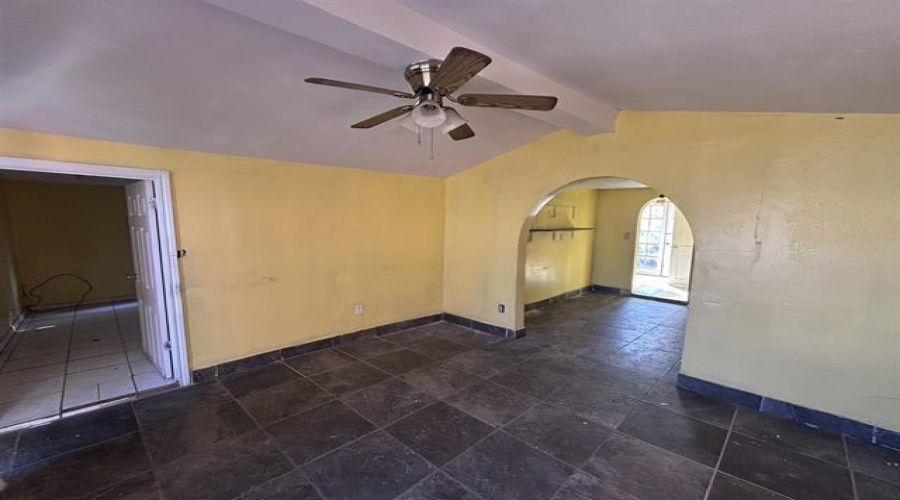 315 W San Pedro St, laredo, Texas 78041, 2 Bedrooms Bedrooms, 4 Rooms Rooms,2 BathroomsBathrooms,Residential,For Sale,315 W San Pedro St,20262981