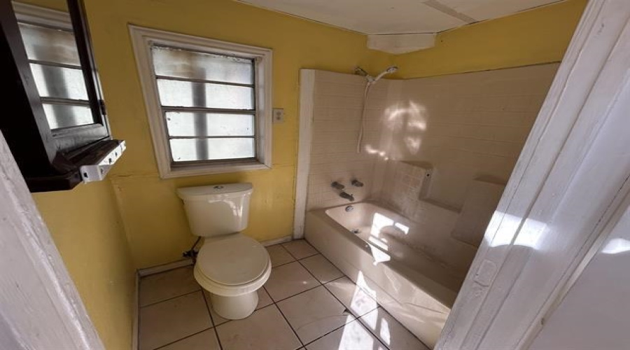 315 W San Pedro St, laredo, Texas 78041, 2 Bedrooms Bedrooms, 4 Rooms Rooms,2 BathroomsBathrooms,Residential,For Sale,315 W San Pedro St,20262981