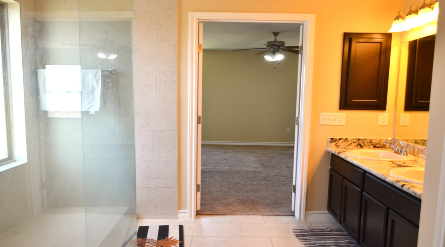 616 Laja Lp., Laredo, Texas 78045-6927, 4 Bedrooms Bedrooms, 7 Rooms Rooms,3 BathroomsBathrooms,Residential,For Sale,616 Laja Lp.,20262982