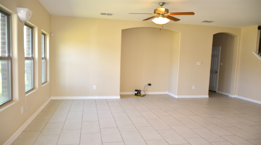 616 Laja Lp., Laredo, Texas 78045-6927, 4 Bedrooms Bedrooms, 7 Rooms Rooms,3 BathroomsBathrooms,Residential,For Sale,616 Laja Lp.,20262982