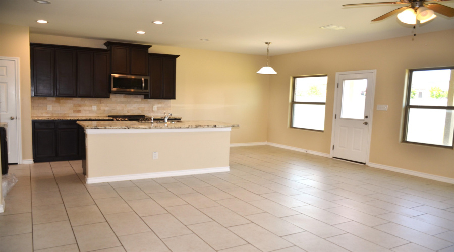 616 Laja Lp., Laredo, Texas 78045-6927, 4 Bedrooms Bedrooms, 7 Rooms Rooms,3 BathroomsBathrooms,Residential,For Sale,616 Laja Lp.,20262982