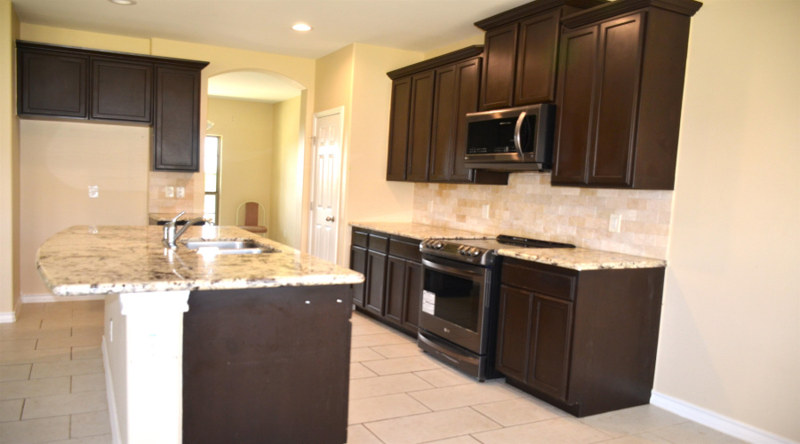 616 Laja Lp., Laredo, Texas 78045-6927, 4 Bedrooms Bedrooms, 7 Rooms Rooms,3 BathroomsBathrooms,Residential,For Sale,616 Laja Lp.,20262982