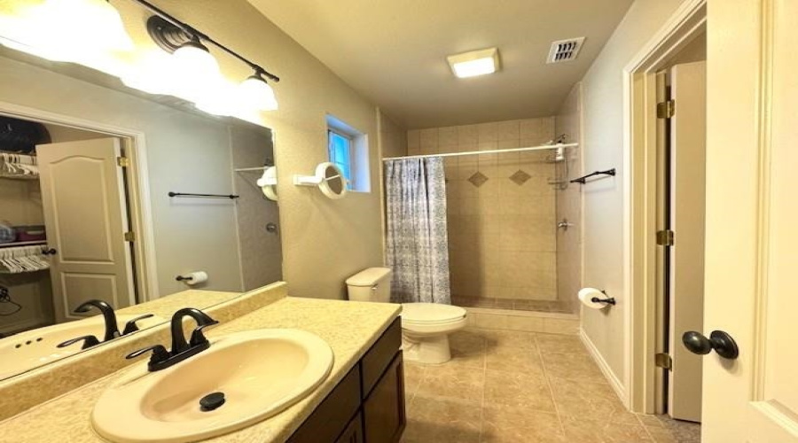 5410 Marcella Ave, Laredo, Texas 78041, 2 Bedrooms Bedrooms, 5 Rooms Rooms,2 BathroomsBathrooms,Residential,For Rent,5410 Marcella Ave,20262986