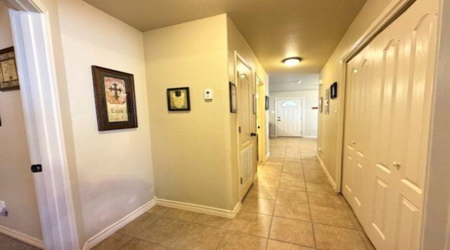 5410 Marcella Ave, Laredo, Texas 78041, 2 Bedrooms Bedrooms, 5 Rooms Rooms,2 BathroomsBathrooms,Residential,For Rent,5410 Marcella Ave,20262986