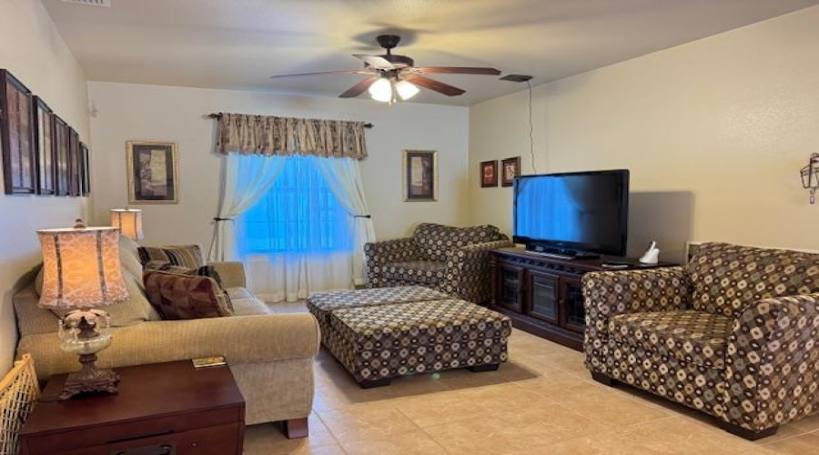 5410 Marcella Ave, Laredo, Texas 78041, 2 Bedrooms Bedrooms, 5 Rooms Rooms,2 BathroomsBathrooms,Residential,For Rent,5410 Marcella Ave,20262986