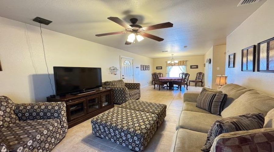 5410 Marcella Ave, Laredo, Texas 78041, 2 Bedrooms Bedrooms, 5 Rooms Rooms,2 BathroomsBathrooms,Residential,For Rent,5410 Marcella Ave,20262986