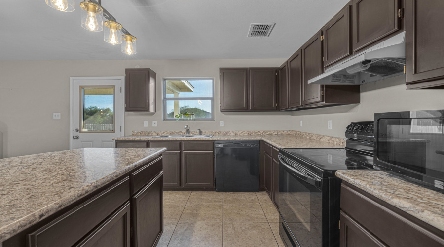 1513 Ann Harbor St, Laredo, Texas 78045, 5 Bedrooms Bedrooms, 7 Rooms Rooms,3 BathroomsBathrooms,Residential,For Sale,1513 Ann Harbor St,20262987