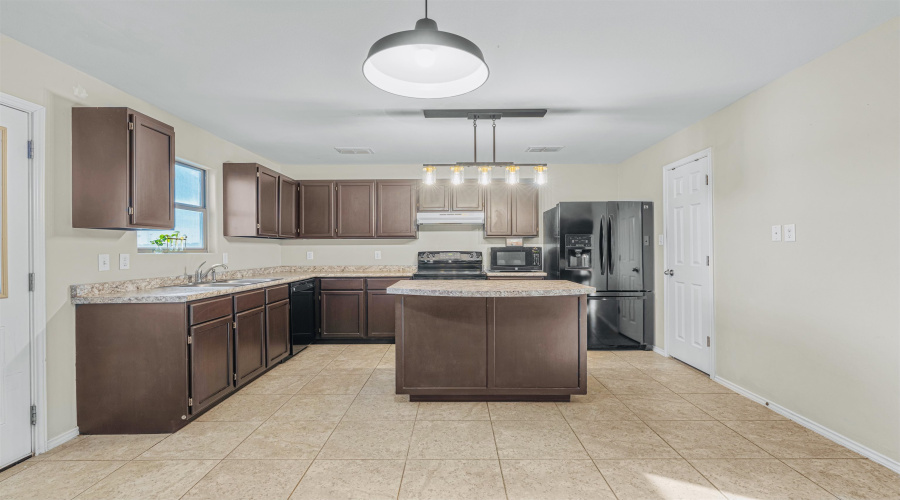 1513 Ann Harbor St, Laredo, Texas 78045, 5 Bedrooms Bedrooms, 7 Rooms Rooms,3 BathroomsBathrooms,Residential,For Sale,1513 Ann Harbor St,20262987