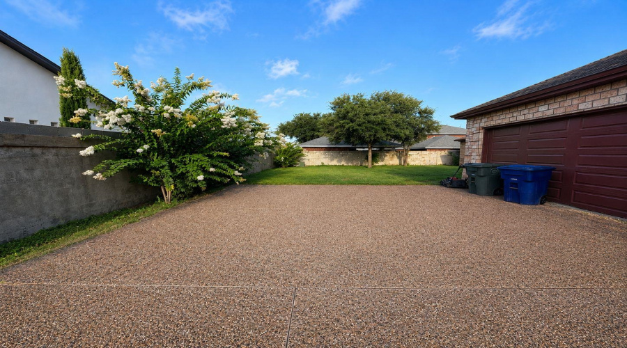 3625 Josefina Dr, LAREDO, Texas 78041, 4 Bedrooms Bedrooms, 6 Rooms Rooms,3 BathroomsBathrooms,Residential,For Sale,3625 Josefina Dr,20262989