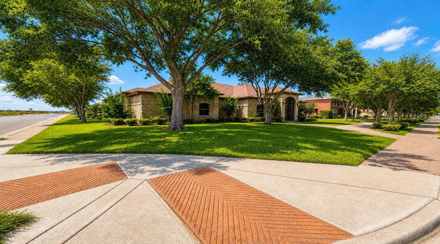3625 Josefina Dr, LAREDO, Texas 78041, 4 Bedrooms Bedrooms, 6 Rooms Rooms,3 BathroomsBathrooms,Residential,For Sale,3625 Josefina Dr,20262989