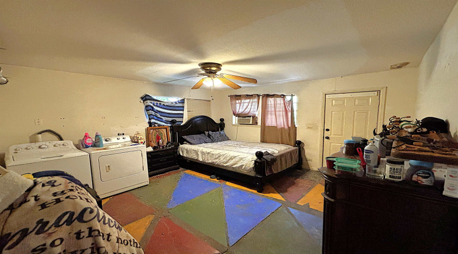 716 Laredo St, Laredo, Texas 78040, 3 Bedrooms Bedrooms, 6 Rooms Rooms,1 BathroomBathrooms,Residential,For Sale,716 Laredo St,20262990
