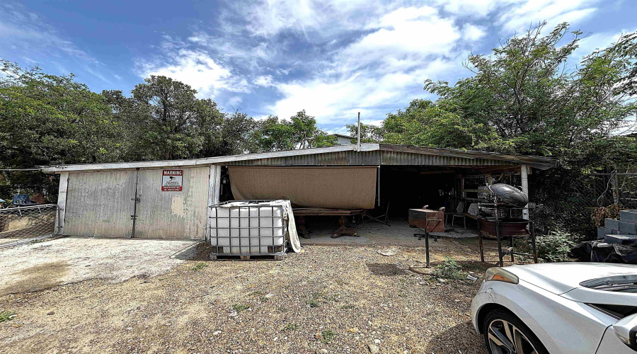716 Laredo St, Laredo, Texas 78040, 3 Bedrooms Bedrooms, 6 Rooms Rooms,1 BathroomBathrooms,Residential,For Sale,716 Laredo St,20262990