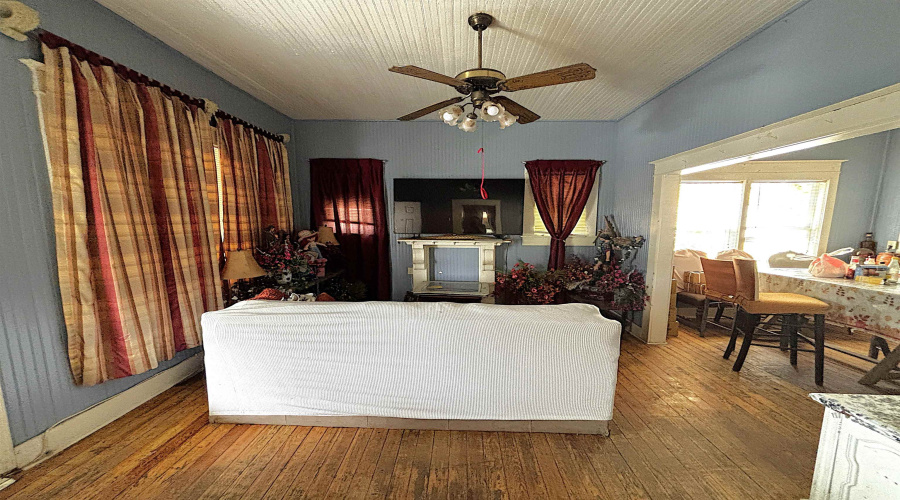 716 Laredo St, Laredo, Texas 78040, 3 Bedrooms Bedrooms, 6 Rooms Rooms,1 BathroomBathrooms,Residential,For Sale,716 Laredo St,20262990