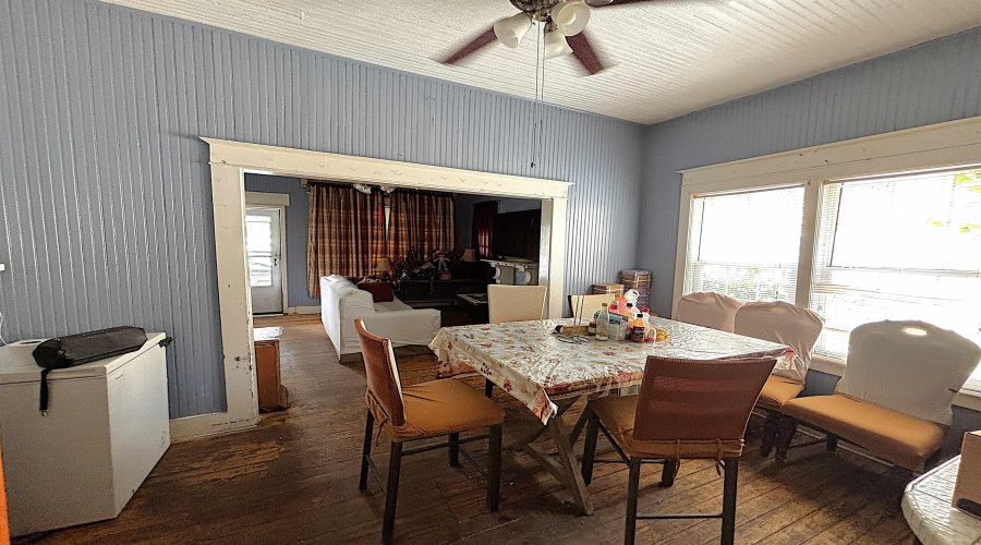 716 Laredo St, Laredo, Texas 78040, 3 Bedrooms Bedrooms, 6 Rooms Rooms,1 BathroomBathrooms,Residential,For Sale,716 Laredo St,20262990