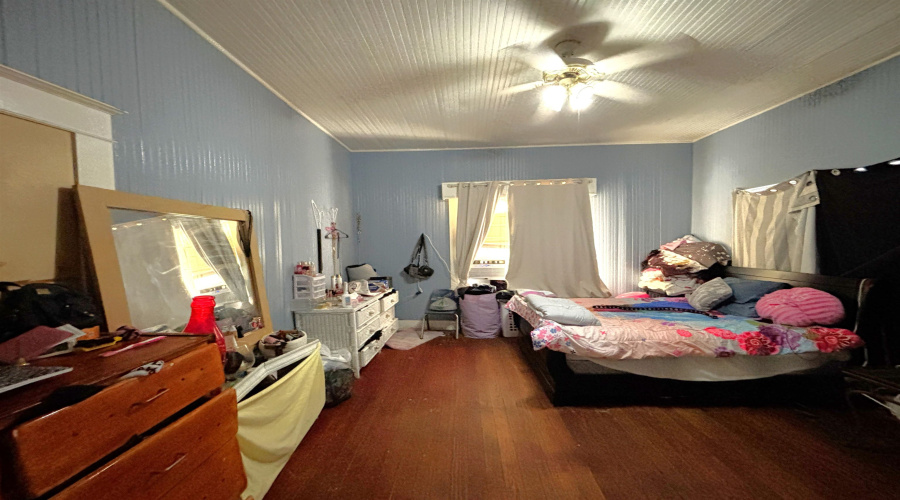 716 Laredo St, Laredo, Texas 78040, 3 Bedrooms Bedrooms, 6 Rooms Rooms,1 BathroomBathrooms,Residential,For Sale,716 Laredo St,20262990