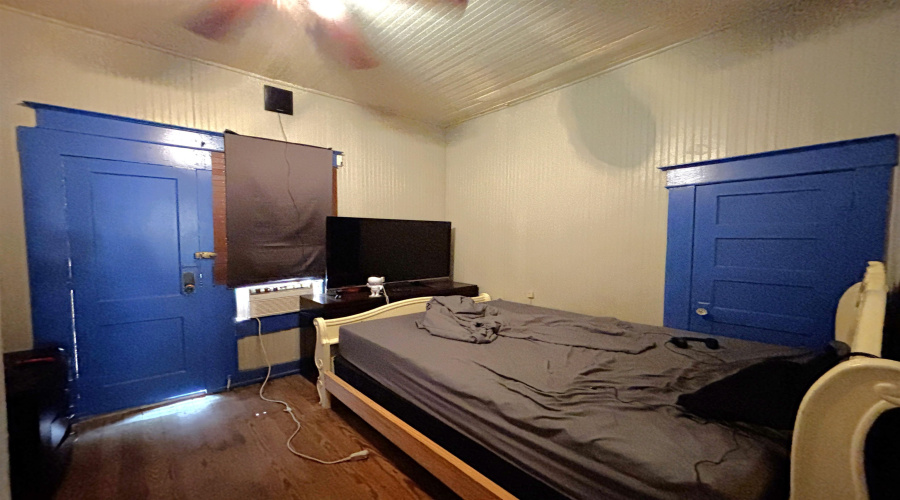 716 Laredo St, Laredo, Texas 78040, 3 Bedrooms Bedrooms, 6 Rooms Rooms,1 BathroomBathrooms,Residential,For Sale,716 Laredo St,20262990