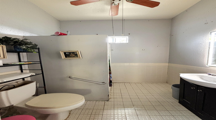 716 Laredo St, Laredo, Texas 78040, 3 Bedrooms Bedrooms, 6 Rooms Rooms,1 BathroomBathrooms,Residential,For Sale,716 Laredo St,20262990